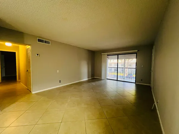 $2,000 | 9875 Pineapple Tree Drive, Unit 205, Boynton Beach, FL 33436