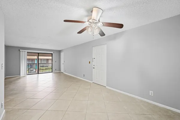 $2,000 | 9875 Pineapple Tree Drive, Unit 205, Boynton Beach, FL 33436