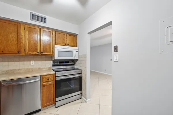$2,000 | 9875 Pineapple Tree Drive, Unit 205, Boynton Beach, FL 33436