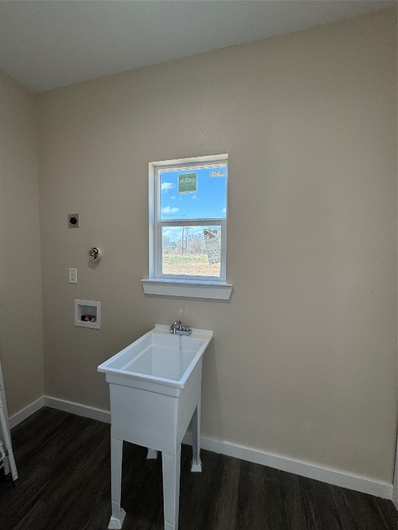 50 Westlake West Trinity, TX 75862 - Photo 10 of 23 a room with a table and a window