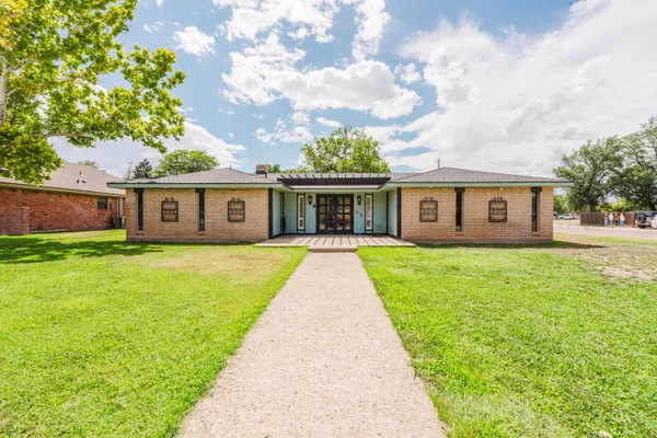 $268,000 | 219 Bailey Avenue, Dumas, TX 79029