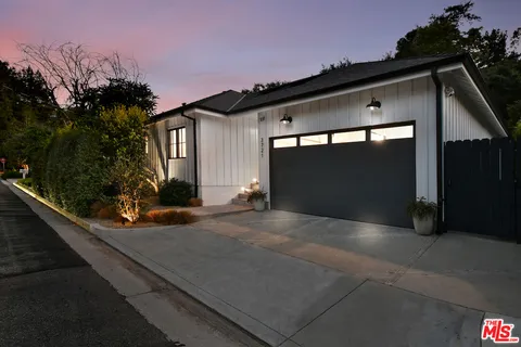 $3,350,000 | 3721 Woodcliff Road, Sherman Oaks, CA 91403