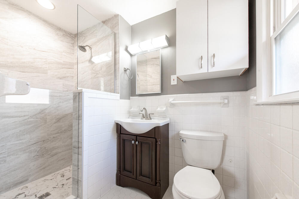 3215 Colonial Drive Aiken, SC 29801 - Photo 15 of 32 Private Full Bath!