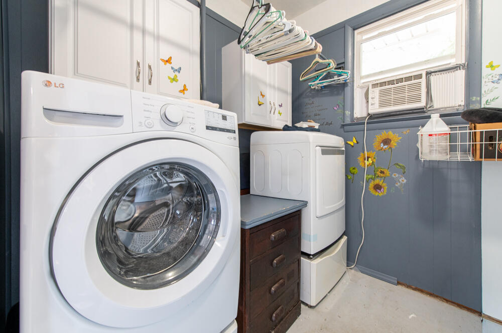 3215 Colonial Drive Aiken, SC 29801 - Photo 20 of 32 Laundry Room!