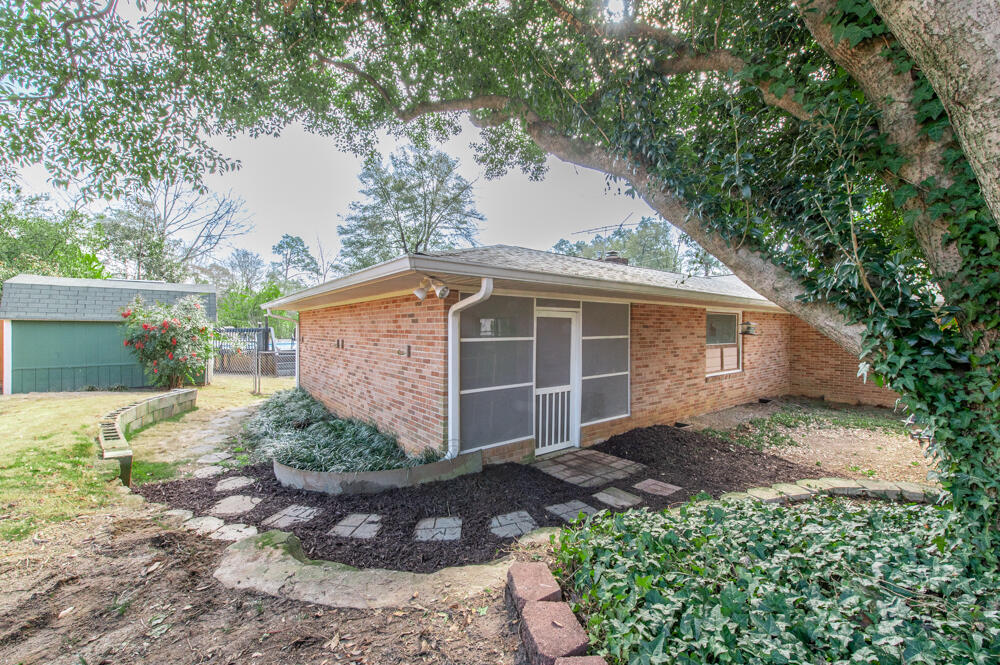 3215 Colonial Drive Aiken, SC 29801 - Photo 22 of 32 Sunroom!