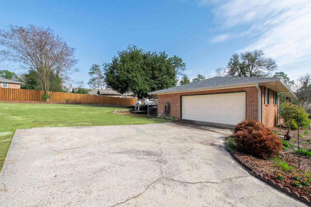3215 Colonial Drive Aiken, SC 29801 - Photo 23 of 32 Garage!