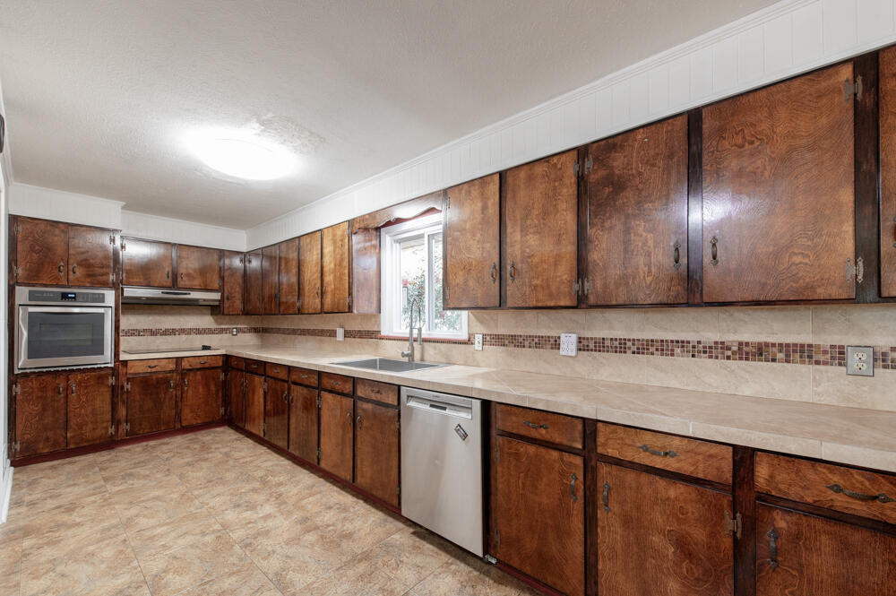 3215 Colonial Drive Aiken, SC 29801 - Photo 5 of 32 Ample Cabinet Space!