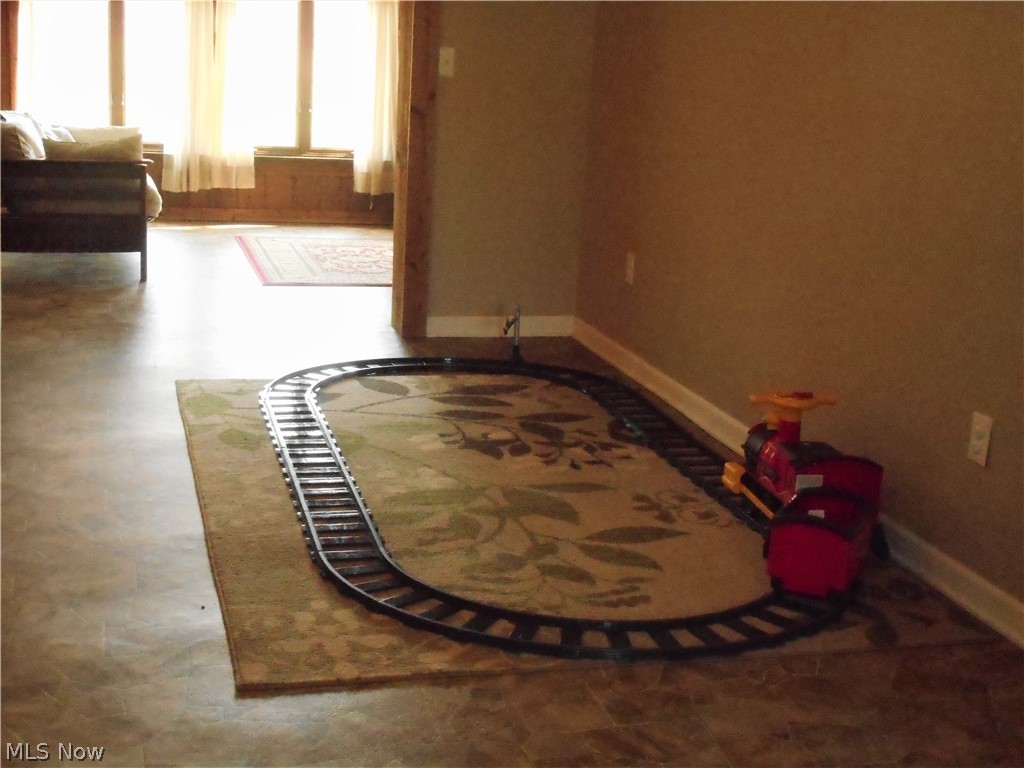 12685 Heath Road Chesterland, OH 44026 - Photo 20 of 25 Bonus Area From the Foyer. This Area Could Have Many Uses!