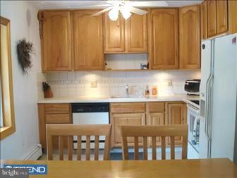 6 Larkspur Road Levittown, PA 19056 - Photo 2 of 6 Kitchen
