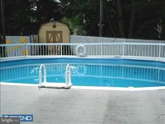 6 Larkspur Road Levittown, PA 19056 - Photo 5 of 6 Exterior Back