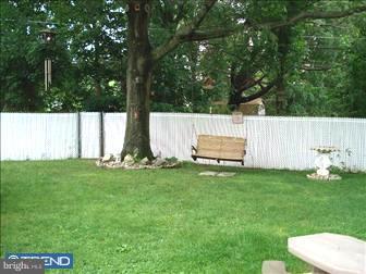 6 Larkspur Road Levittown, PA 19056 - Photo 6 of 6 Exterior Back