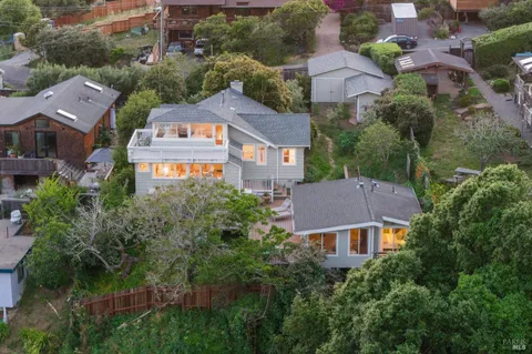 $3,680,000 | 40 Laurel Avenue, Stinson Beach, CA 94970