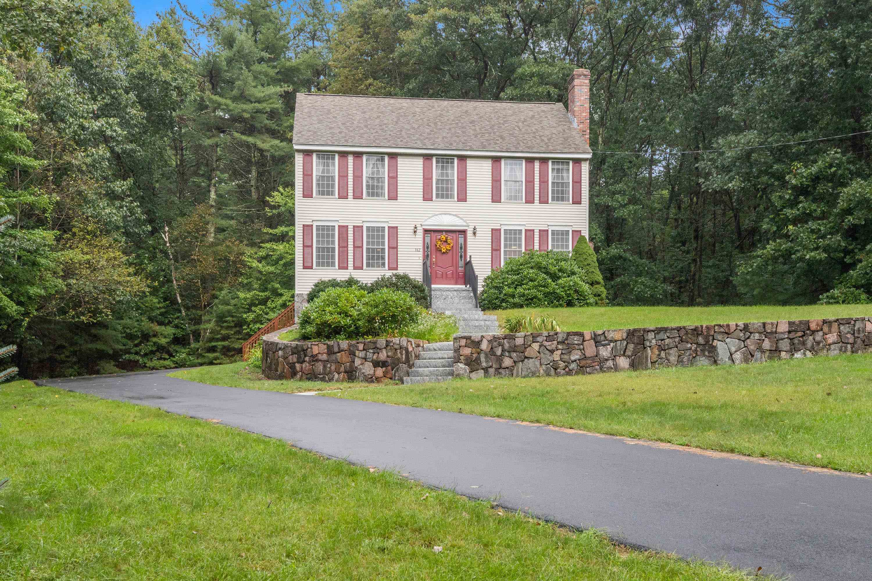 162 Londonderry Road Windham, NH 03087 - Photo 1 of 38