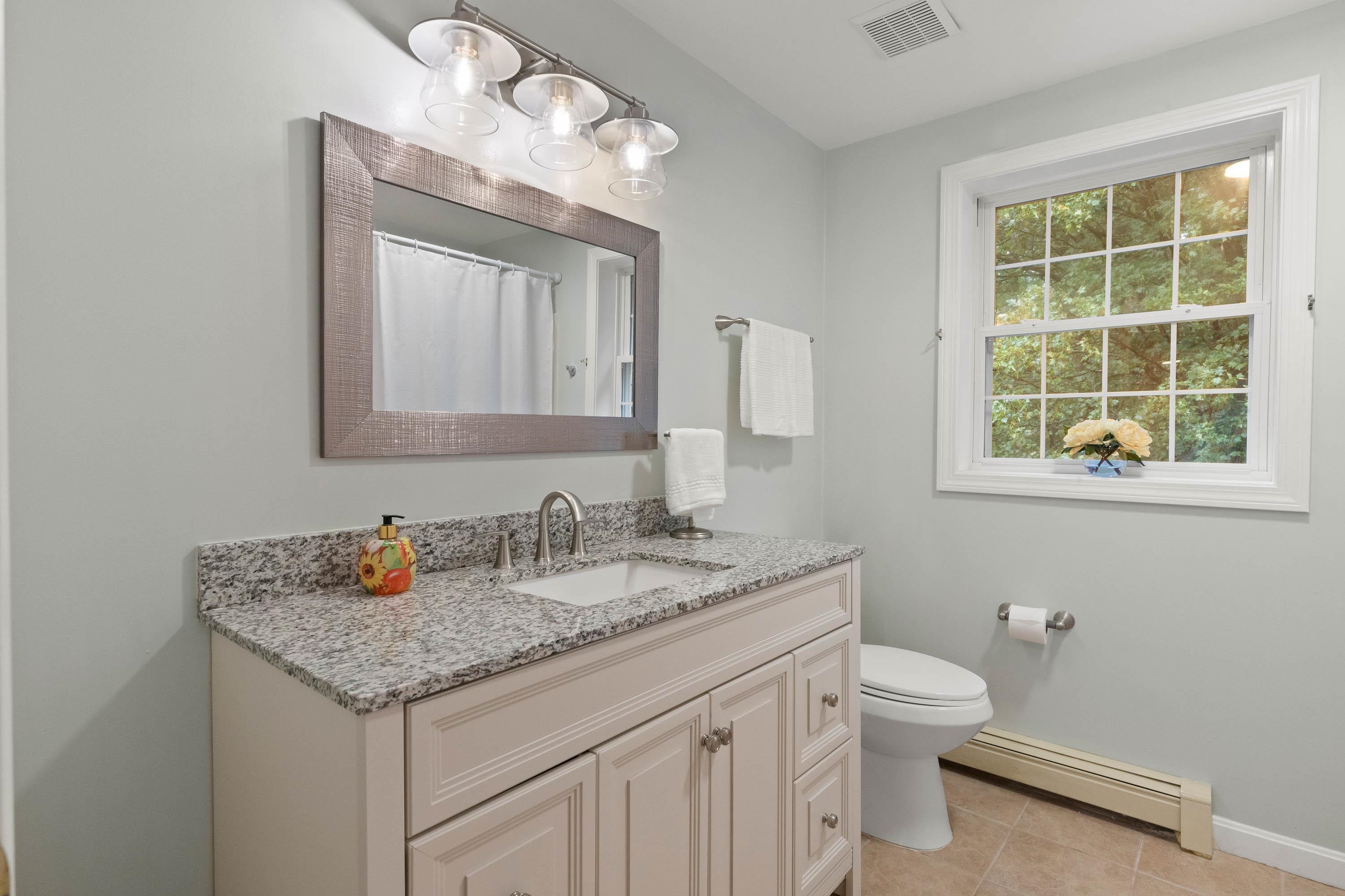 162 Londonderry Road Windham, NH 03087 - Photo 11 of 38
