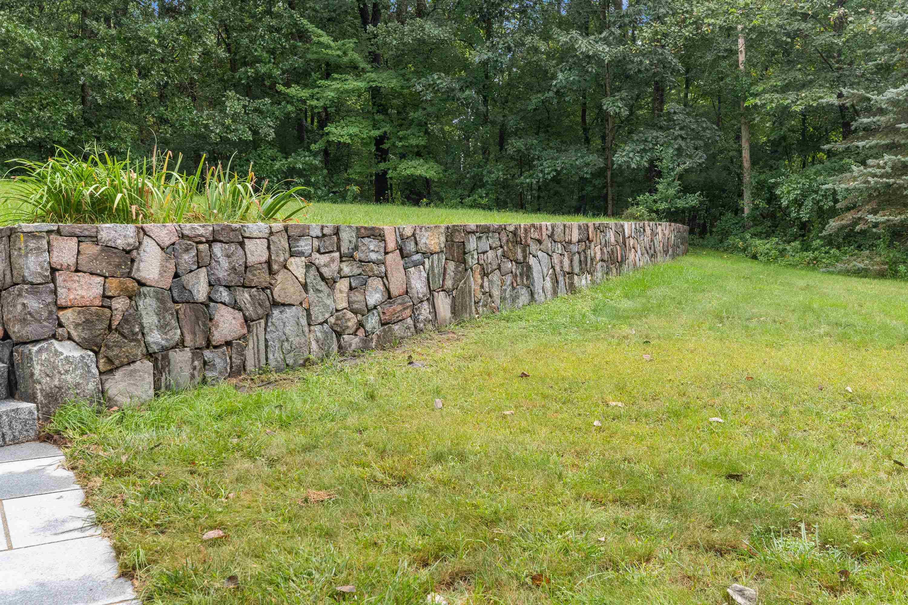 162 Londonderry Road Windham, NH 03087 - Photo 27 of 38