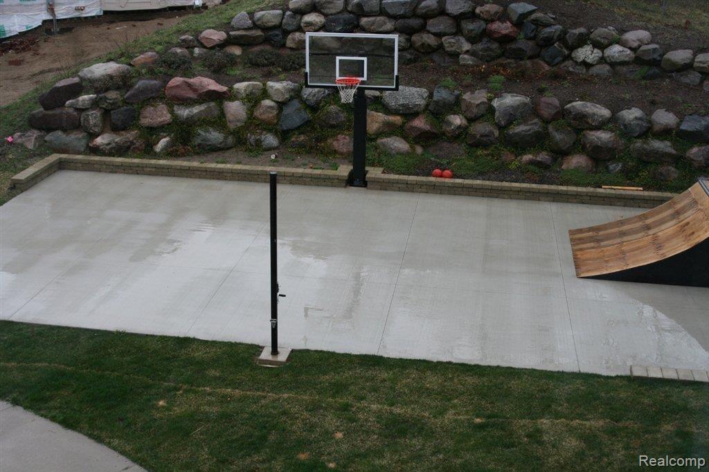 870 Quarry Drive Rochester, MI 48306 - Photo 22 of 25 Sport Court.jpg