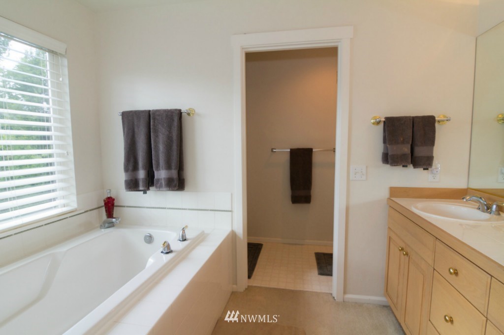 18625 173rd Way Southeast Renton, WA 98058 - Photo 9 of 15 Gallery Image 9