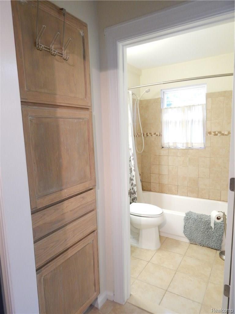 2168 Roslyn Road Grosse Pointe, MI 48236 - Photo 25 of 45 DSCN2571.jpg