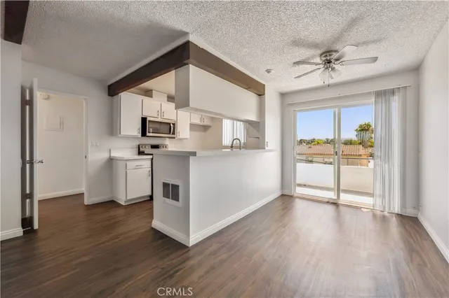 $3,195 | 415 South Prospect Avenue, Unit 108, Redondo Beach, CA 90277