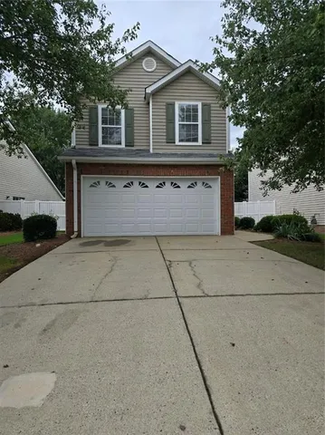 a view of garage yard