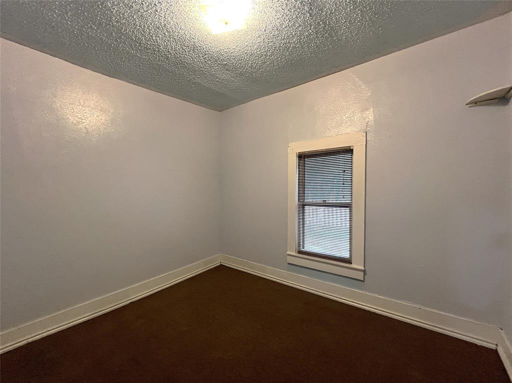 311 West Spring Street Weatherford, TX 76086 - Photo 11 of 15 an empty room with a window