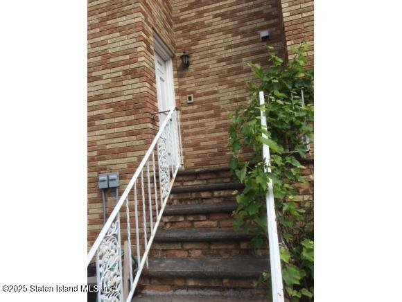 118 Pouch Terrace Staten Island, NY 10305 - Photo 5 of 6 118backdoor