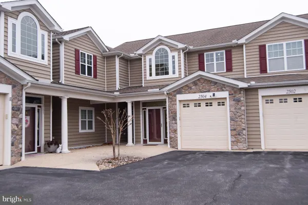 a house view with a outdoor space