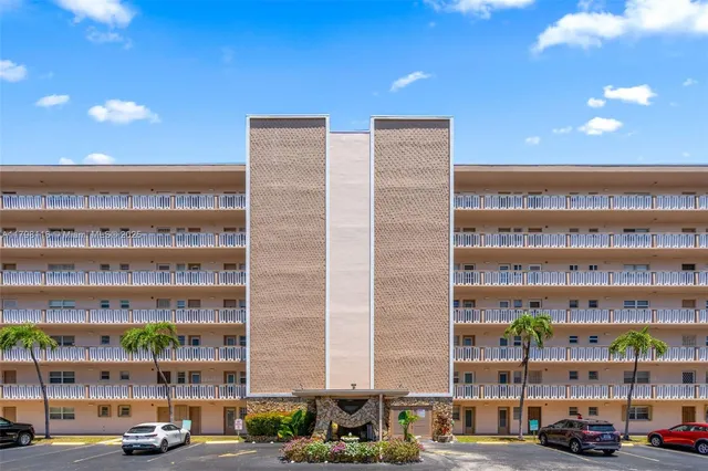 $182,000 | 421 Northeast 14th Avenue, Unit 103, Hallandale Beach, FL 33009