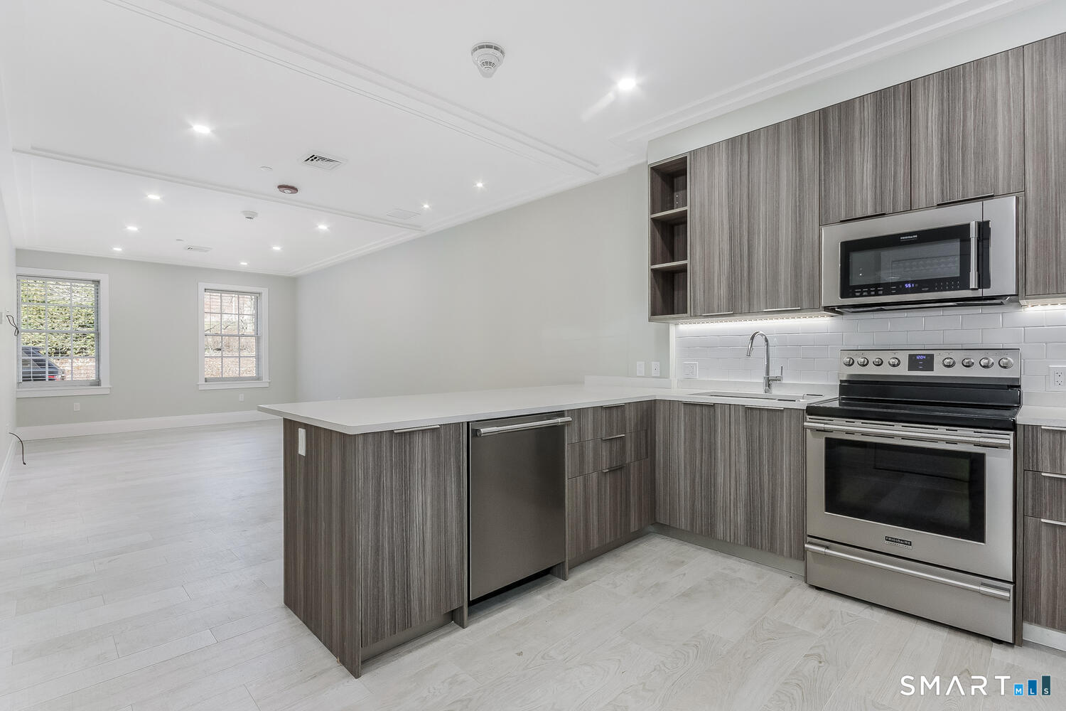 1990 Bronson Road, Unit 4 Fairfield, CT 06824 - Photo 2 of 18