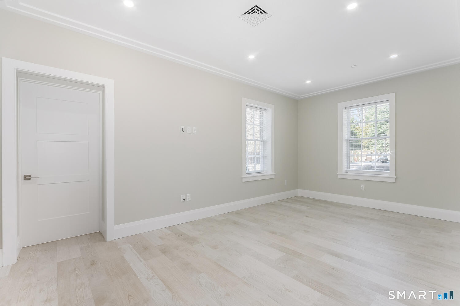 1990 Bronson Road, Unit 4 Fairfield, CT 06824 - Photo 9 of 18