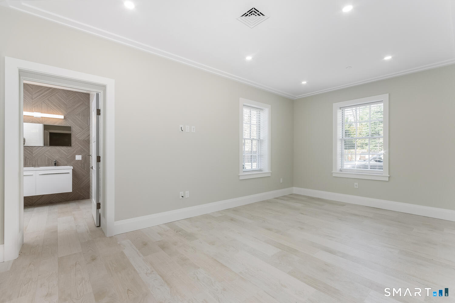 1990 Bronson Road, Unit 4 Fairfield, CT 06824 - Photo 10 of 18