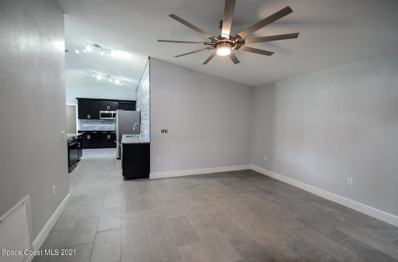 7005 Bismark Road Cocoa, FL 32927 - Photo 10 of 37 DSC_2757