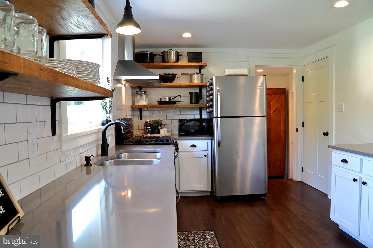 1541 Robert Road Lancaster, PA 17601 - Photo 8 of 34 Wow, wow, wow...just drink in the layout.