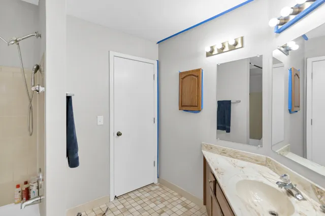 $365,000 | 62 Washington Avenue, Streamwood, IL 60107