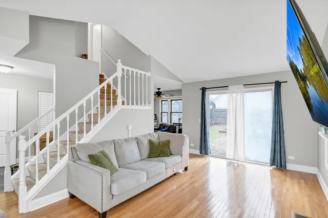 $365,000 | 62 Washington Avenue, Streamwood, IL 60107