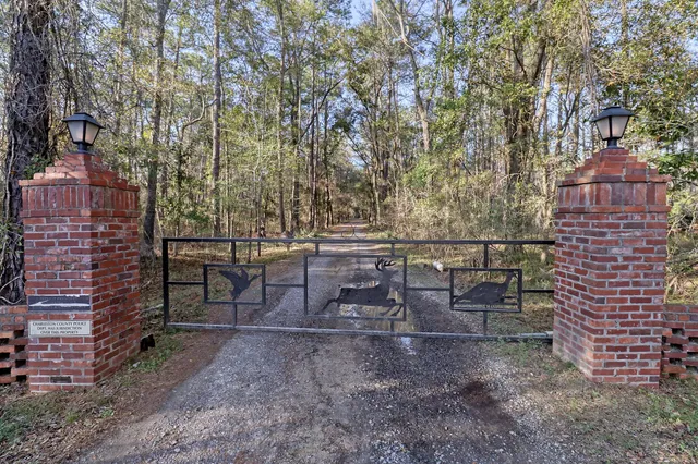 $185,000 | 8 Savannah Highway, Adams Run, SC 29426