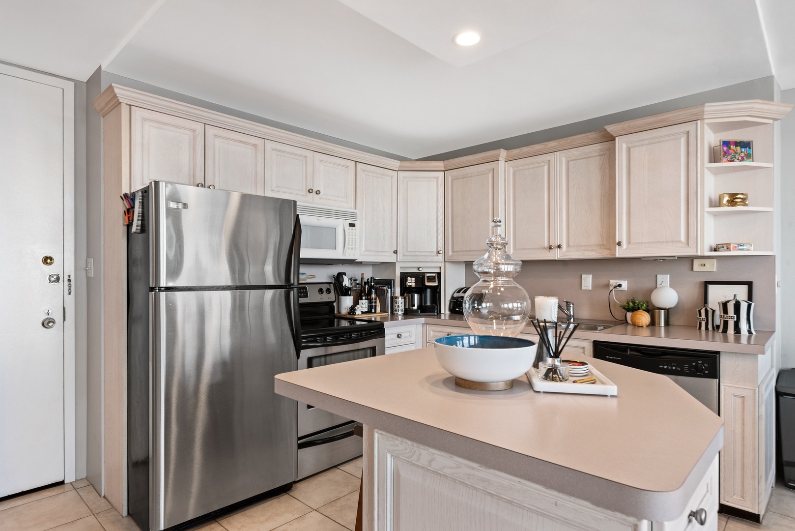 111 East Chestnut Street, Unit 37D Chicago, IL 60611 - Photo 11 of 24