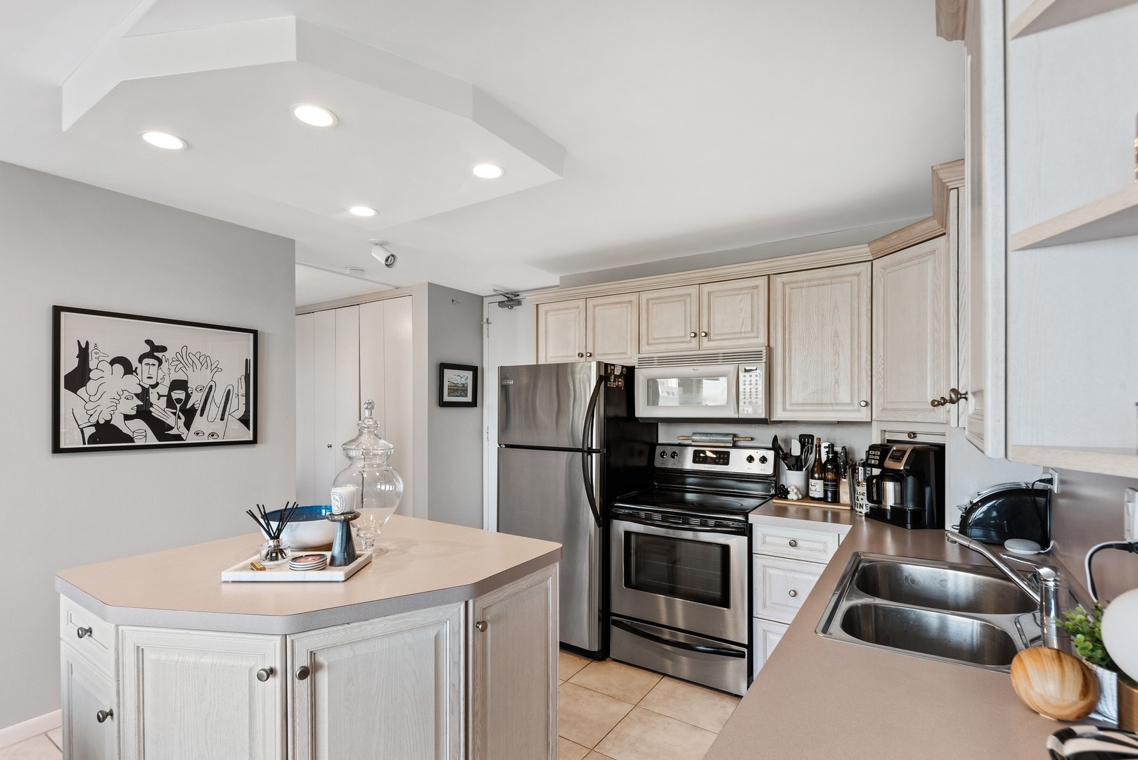 111 East Chestnut Street, Unit 37D Chicago, IL 60611 - Photo 10 of 24