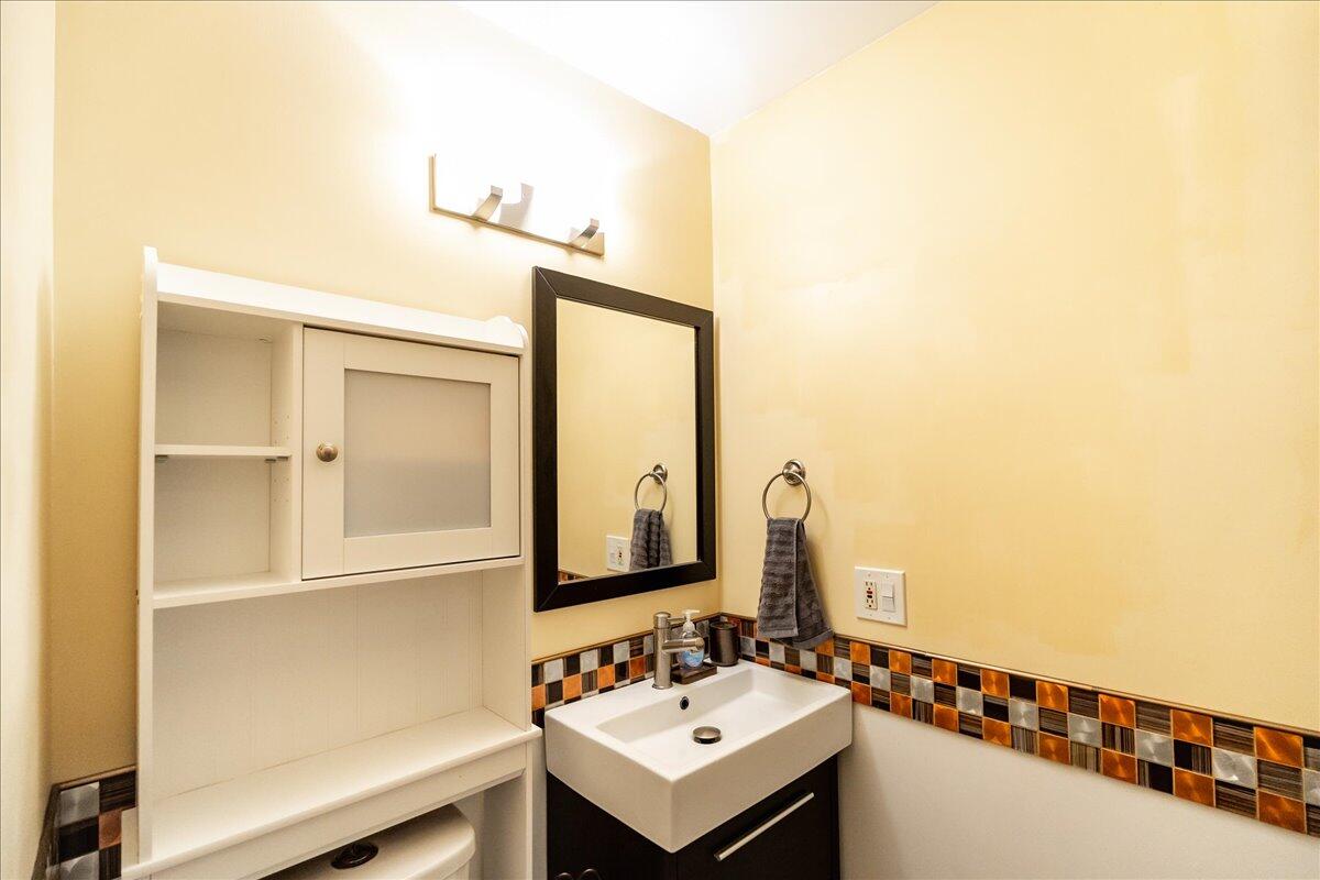 311 Maplecrest Circle Jupiter, FL 33458 - Photo 12 of 22 Primary Bathroom