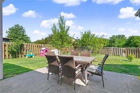$339,500 | 928 Bluestem Drive, Baldwin City, KS 66006