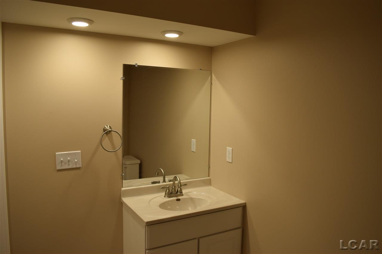 593 Ridge Lane Tecumseh, MI 49286 - Photo 15 of 18 31302358-15.JPG