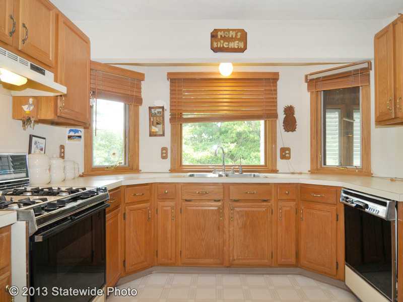 310 Olney Arnold Road Cranston, RI 02921 - Photo 4 of 25 Kitchen.