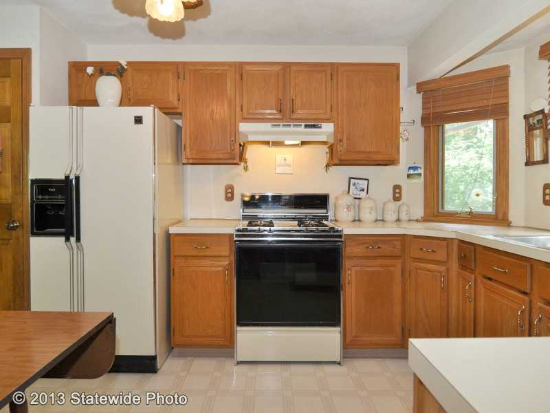 310 Olney Arnold Road Cranston, RI 02921 - Photo 5 of 25 Kitchen.