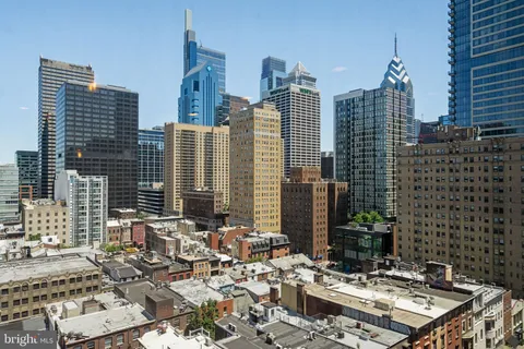 $1,100,000 | 2018-32 Walnut Street, Unit 16GH, Philadelphia, PA 19103