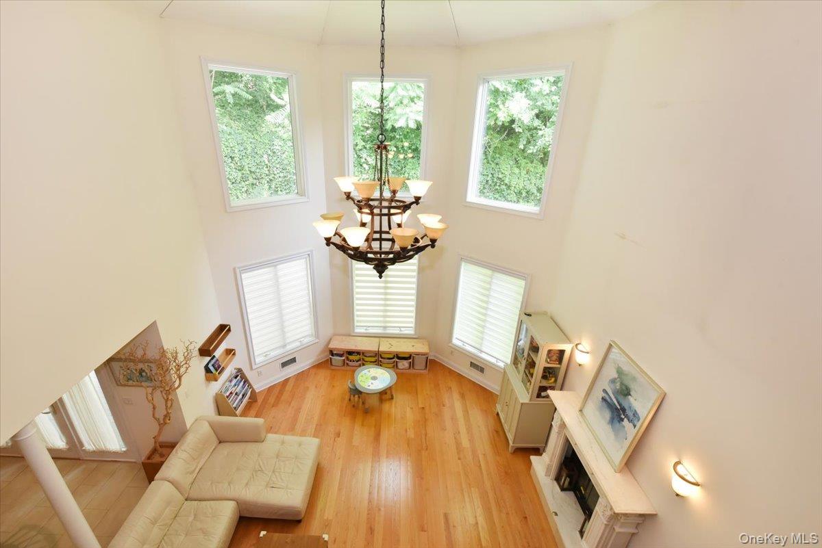 245 Harbor Hill Road Roslyn, NY 11576 - Photo 15 of 33