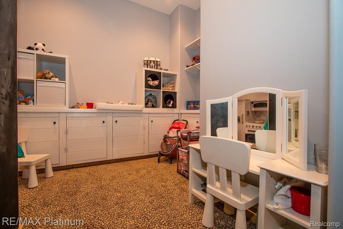 8000 Walsh Road Dexter, MI 48130 - Photo 52 of 80 Inside of Safe Room