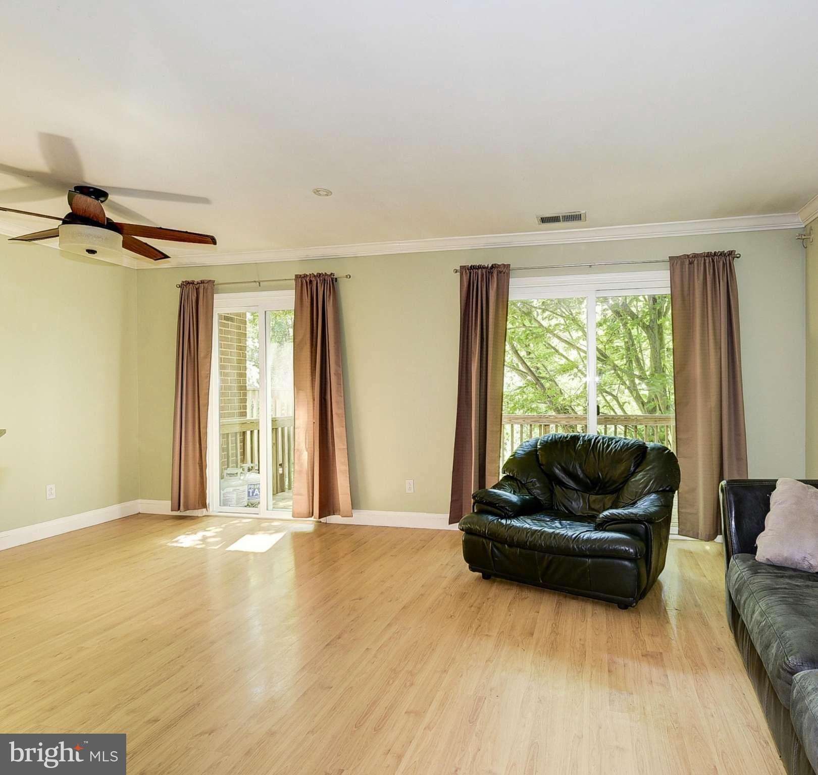 19561 Transhire Road Gaithersburg, MD 20886 - Photo 8 of 12 Living Room