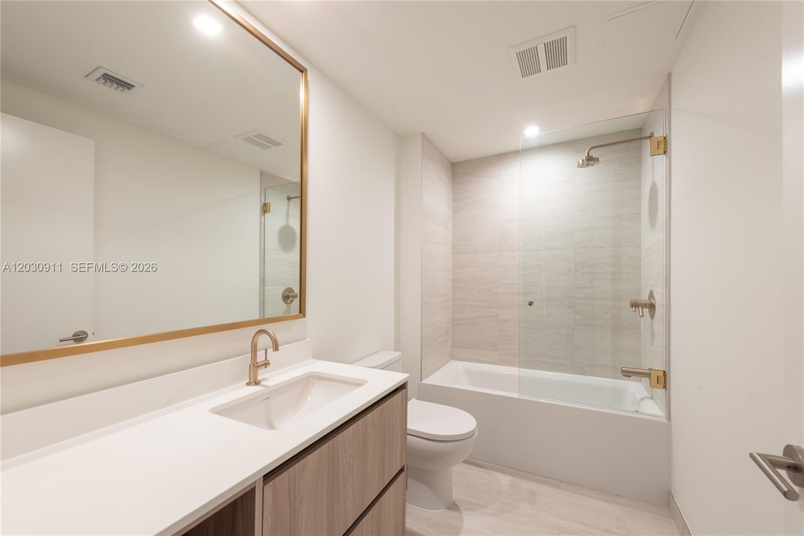 77 Southeast 5th Street, Unit 1804 Miami, FL 33131 - Photo 5 of 27