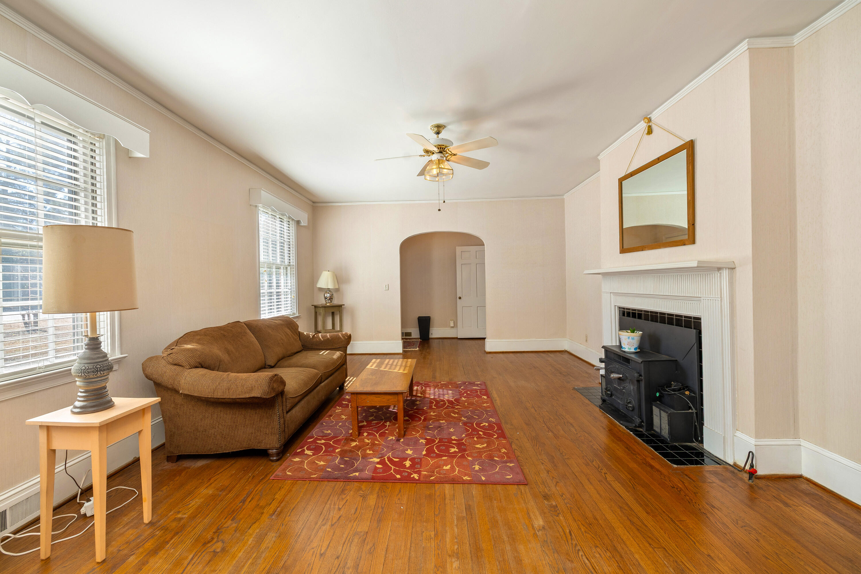 537 West Calhoun Street Sumter, SC 29150 - Photo 15 of 40 living room with Fireplace