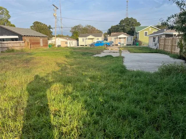 $59,900 | 725 Carricox Street, Gretna, LA 70053